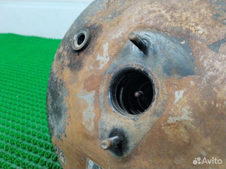 Вакуумный усилитель тормозов Volkswagen Golf 3 2E