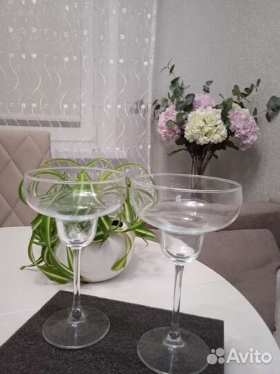 Продаются креманки на тонкой ножке. 6 штук
