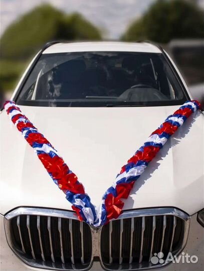 Свадебные кольца и свадебные ленты на машину