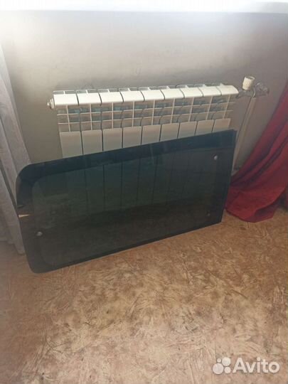 Стекло заднее право