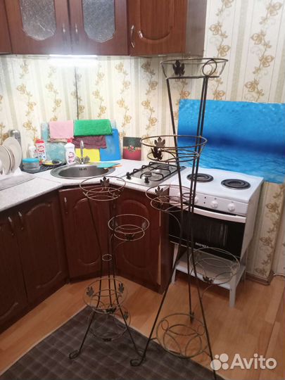 Подставка для цветов напольная металлическая