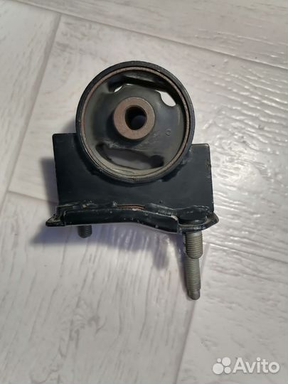 Подушка/опора двигателя задняя Toyota RAV4
