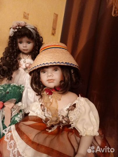 Кукла фарфоровая коллекционная. голландия