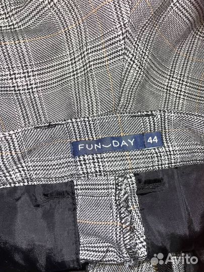 Брюки в клетку серые