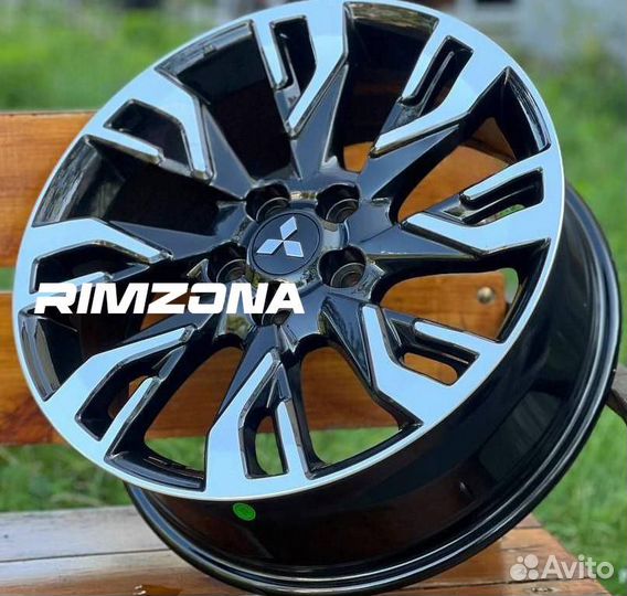 Литые диски в стиле mitsubishi R18 5x114.3 ave