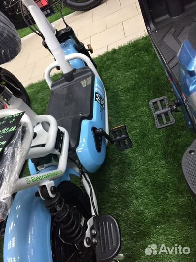 Электроскутер с педалями