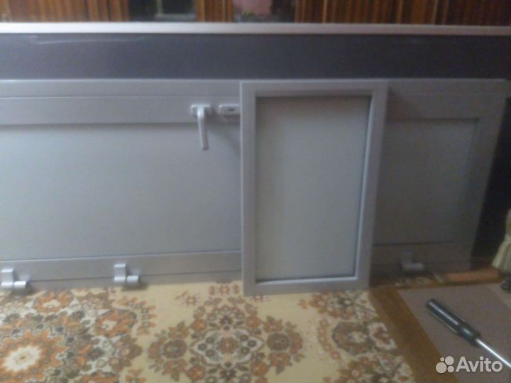 Дверь алюминиевая