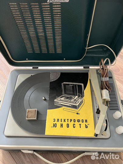 Виниловый проигрыватель