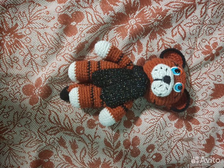 Игрушки ручной работы, вязанные
