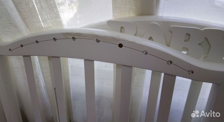 Детская кроватка с продольным маятником