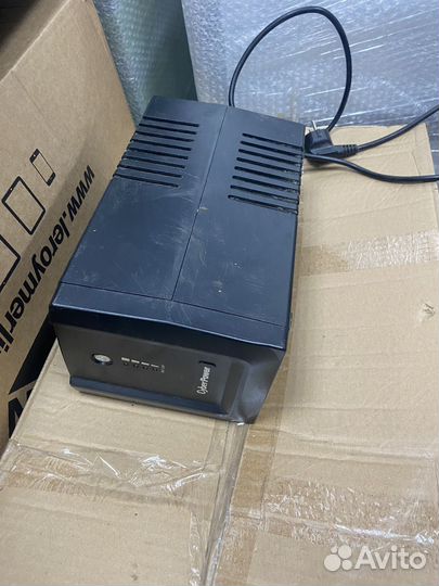 Ибп CyberPower UT2200EI