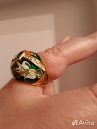 Перстень женский