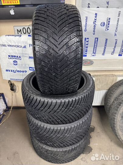Roadmarch Winter XPro Studs 69 275/40 R21 и 315/35 R21 107T