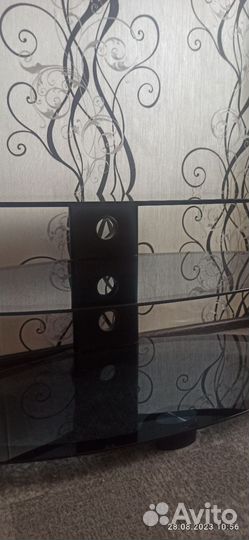 Стеклянная тумба под тв