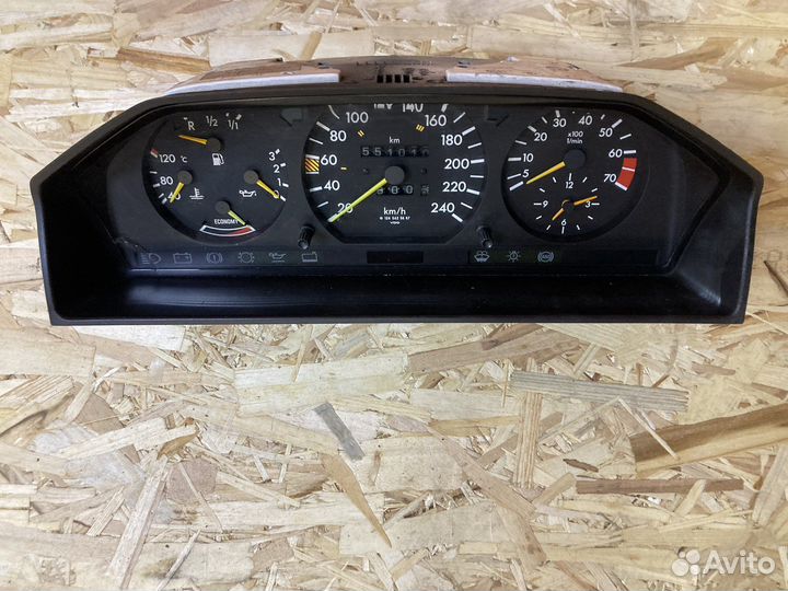 Приборная панель Mercedes w124
