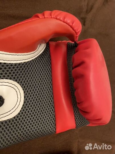 Боксерские перчатки Everlast красные 12 oz