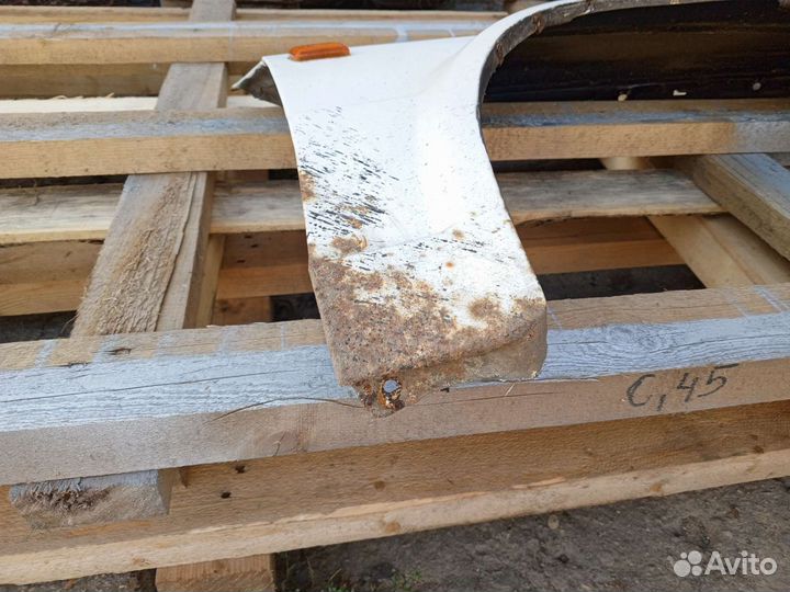 Переднее правое крыло Джетта Гольф2 1987г