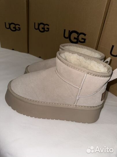 Высокие натуральные угги на высокой подошве