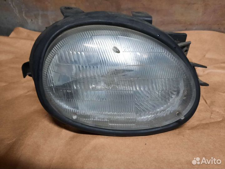 Передняя правая фара Dodge Neon