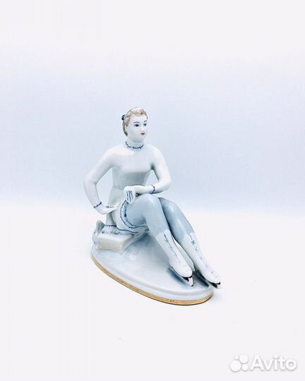 Статуэтка «Конькобежка» лфз