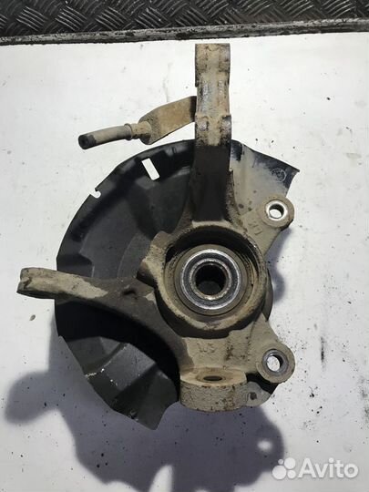 Кулак передний левый Kia Rio 3