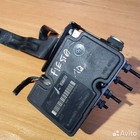 Блок абс 8V512M110AD Ford Fiesta 2009-2012 года