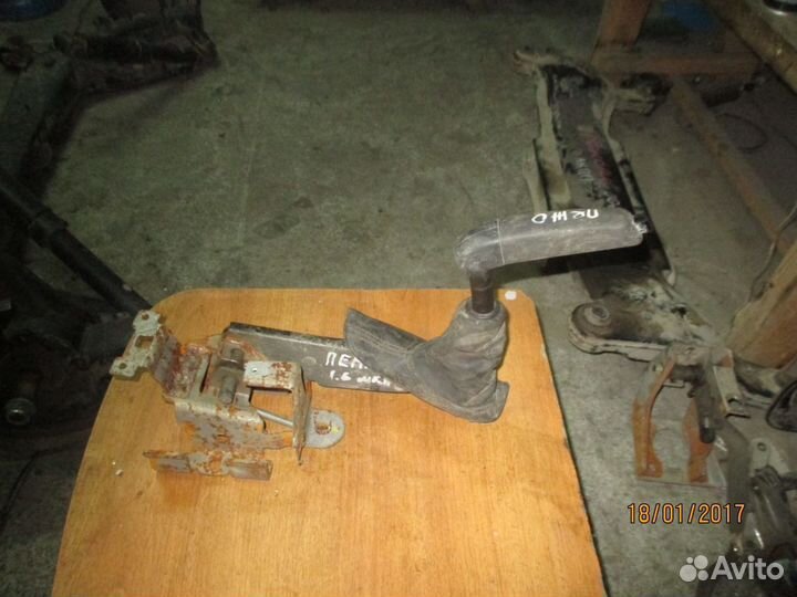 Рычаг стояночного тормоза Peugeot 408 Пежо