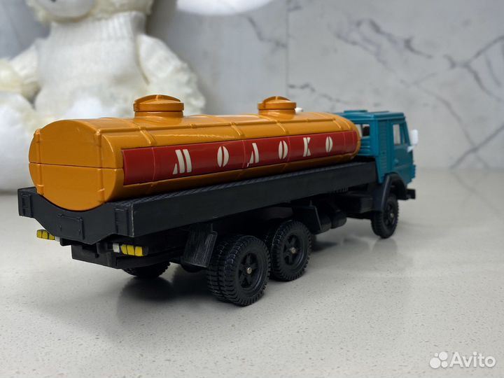 Модель Камаз 53212 молоко СССР элекон арек 1:43