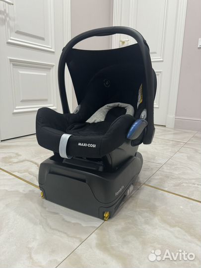 Автолюлька Maxi-Cosi CabrioFix с базой FamilyFix