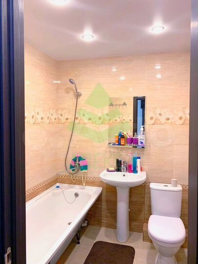 2-к. квартира, 57 м², 1/10 эт.