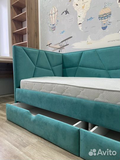 Детская кровать(с ящиками)