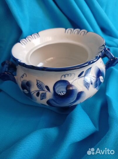 Гжель в разборе. Крышка, пельменница, масленка