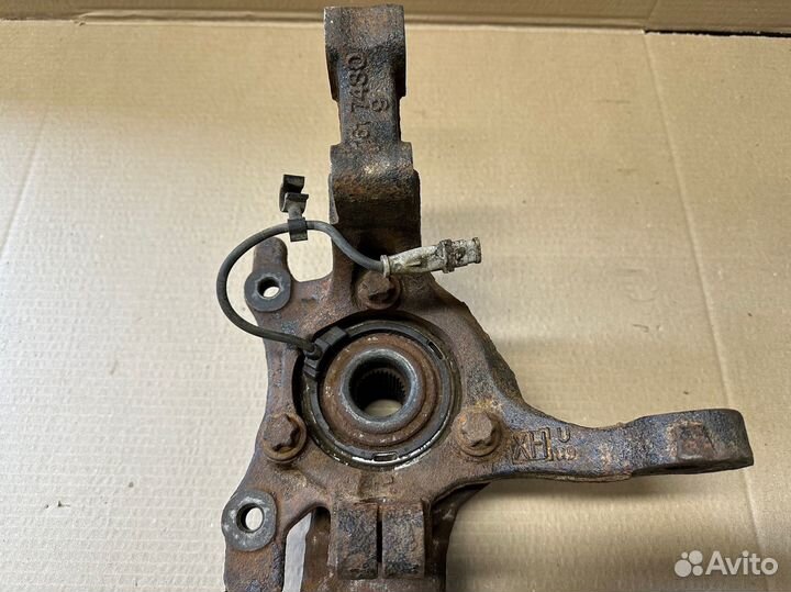 Поворотный кулак передний правый Opel Astra H