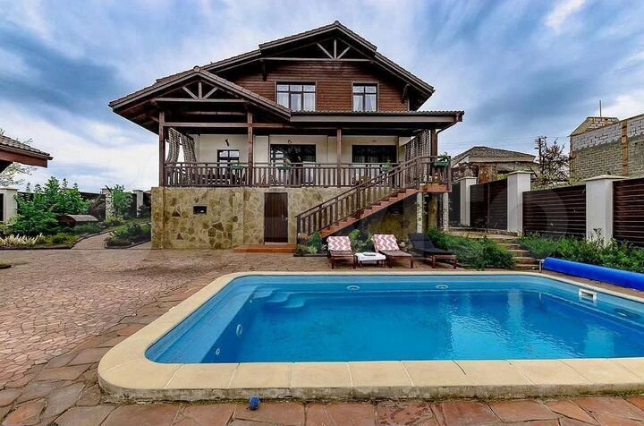 Дом 302 м² на участке 12 сот.