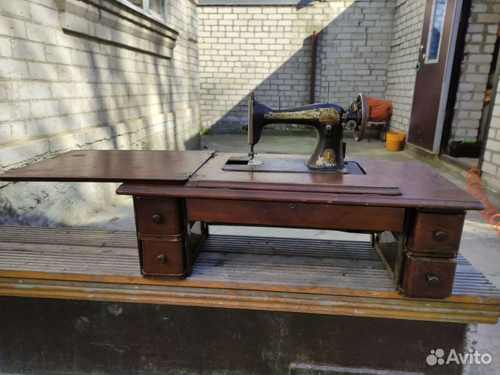 Швейная машина Singer