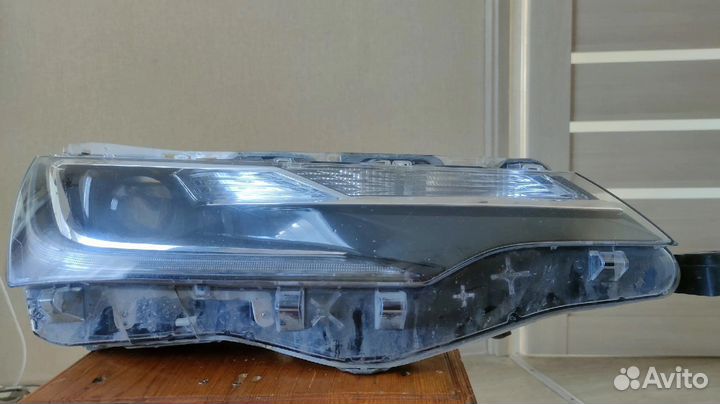 Правая фара, toyota corolla e160 рест