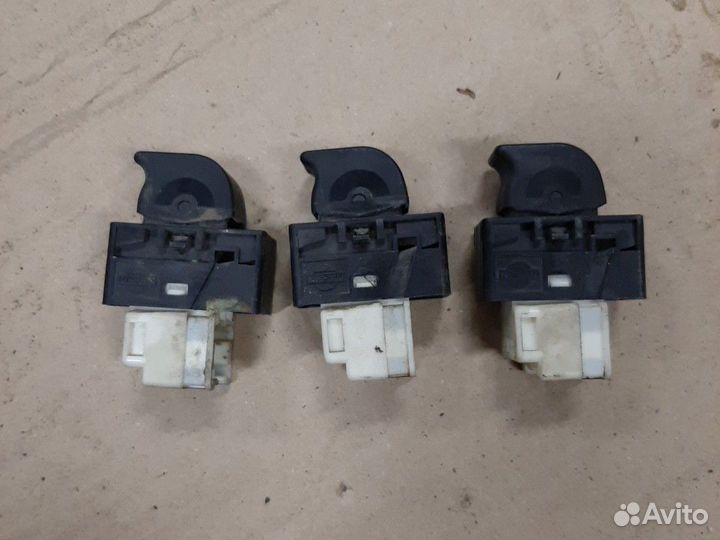 Блок управления стеклоподъёмник Nissan Primera P11