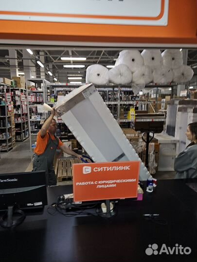 Новый 2х метровый холодильник индезит