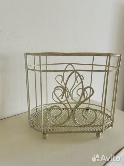 Фруктовница и подставка под приборы