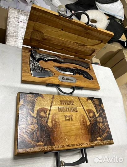 Топор и нож в кейсе из массива дерева карагач