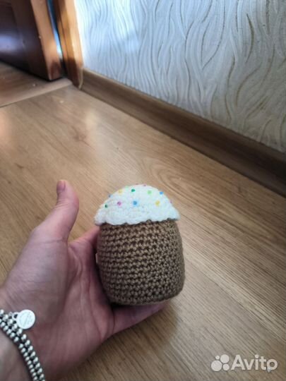 Игрушка вязаный кулич