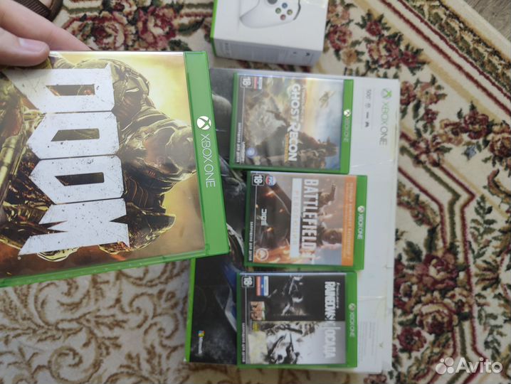 Xbox One s 500 gb, +4 игры (R6:Siege и т.д.)