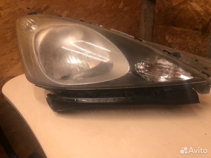 Фара Honda Fit