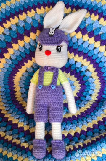 Вязаная игрушка Пасхальный заяц ручная работа