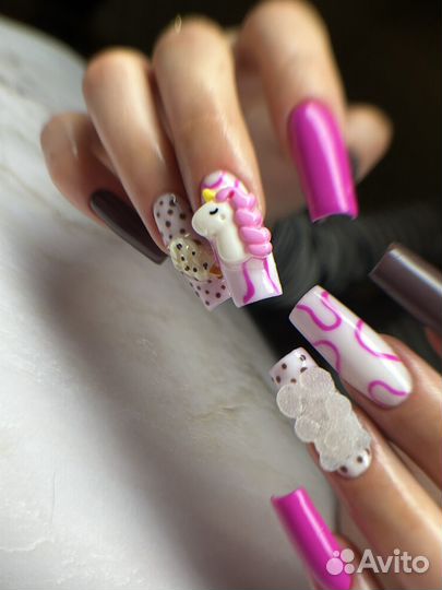 Модель на креативный маникюр