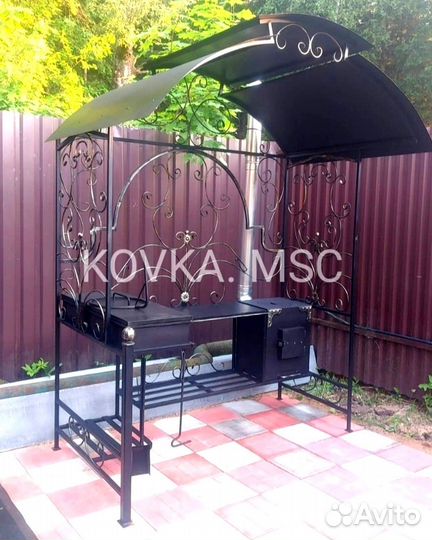 Мангал с крышей