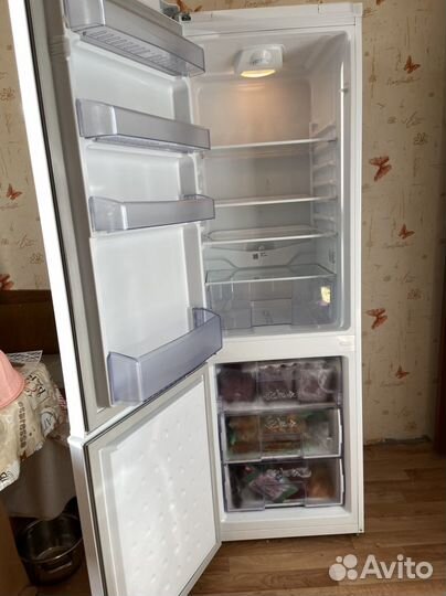 Холодильник двухкамерный