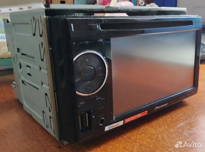Автомагнитола б/у Pioneer AVH-2400BT