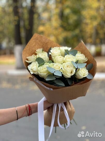 Букеты из 15 роз + эвкалипт