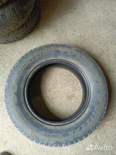 Bridgestone Blizzak DM-V2 215/70 R16